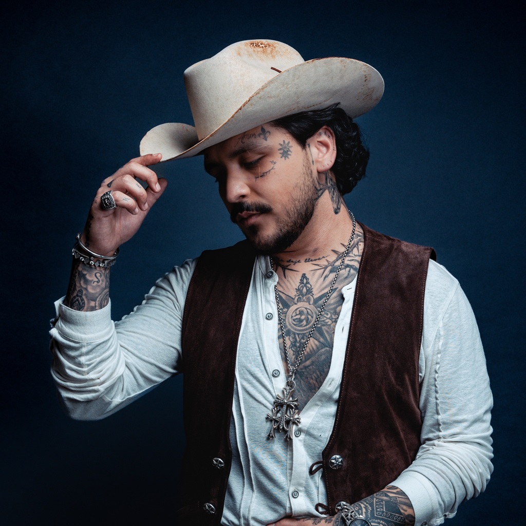 Christian Nodal demanda a Cazzu